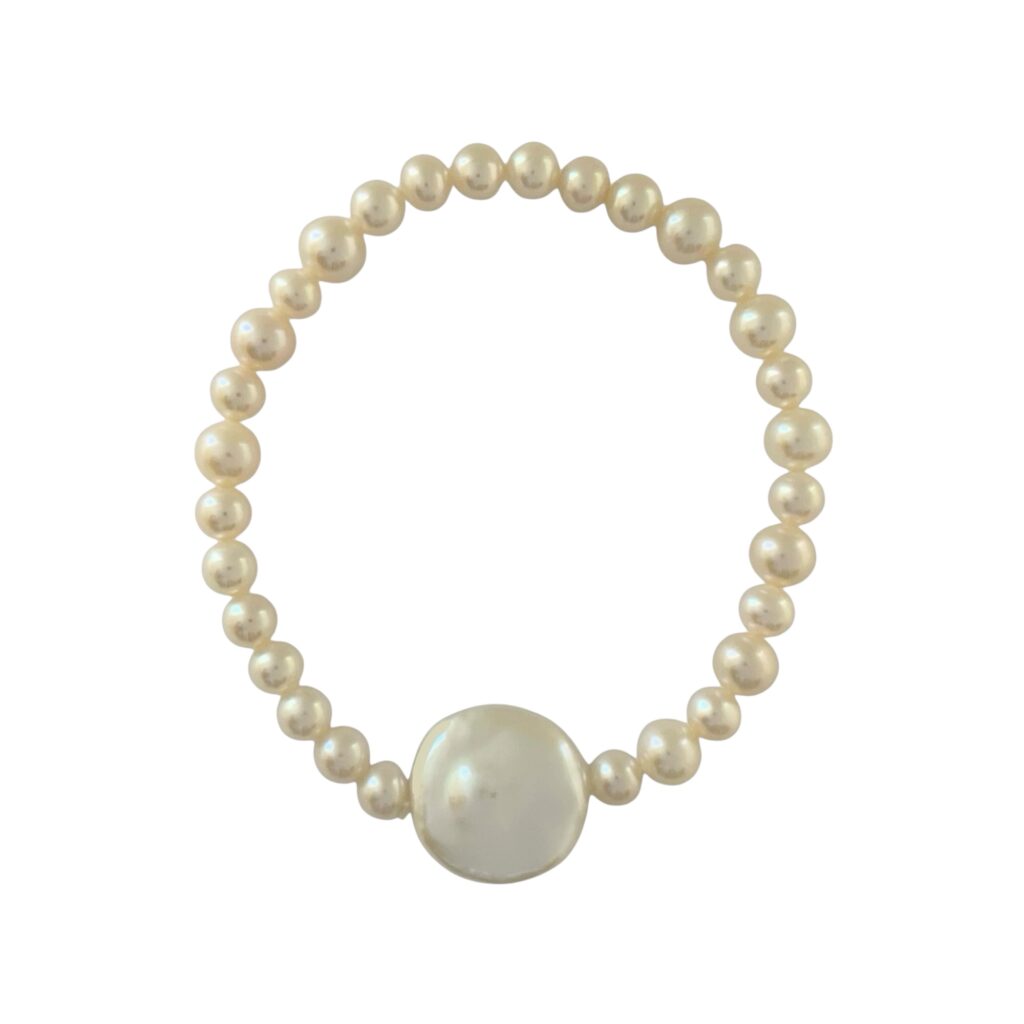 Stretch bracelet with round freshwater pearls and a large central coin pearl, photographed on a white background.